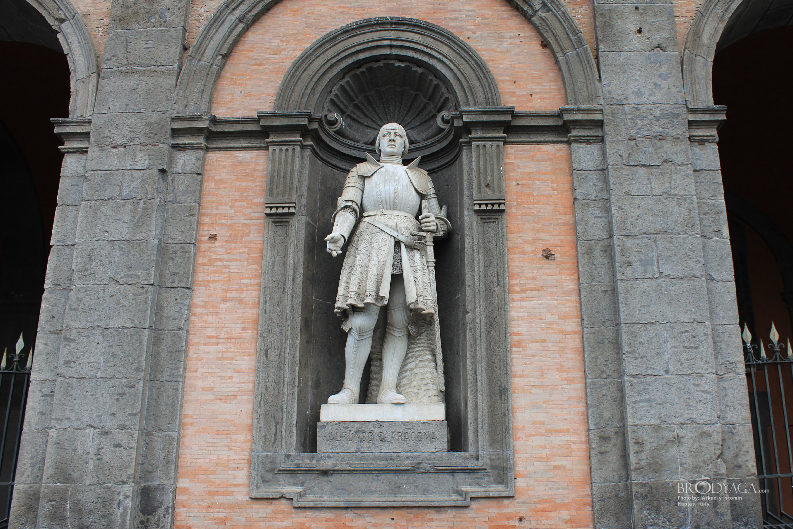 Alfonso V d'Aragona, Palazzo Reale, Naples